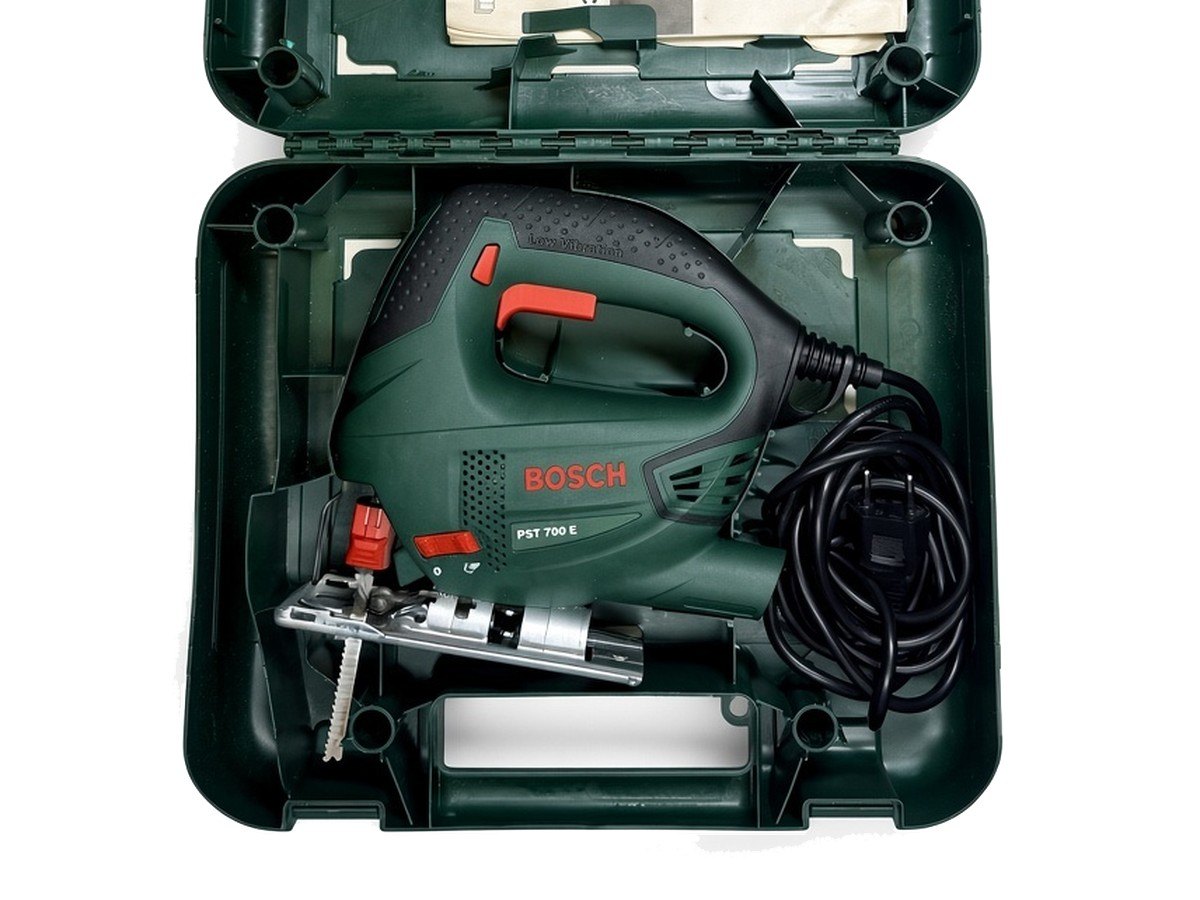 Электролобзик Bosch PST 700 E